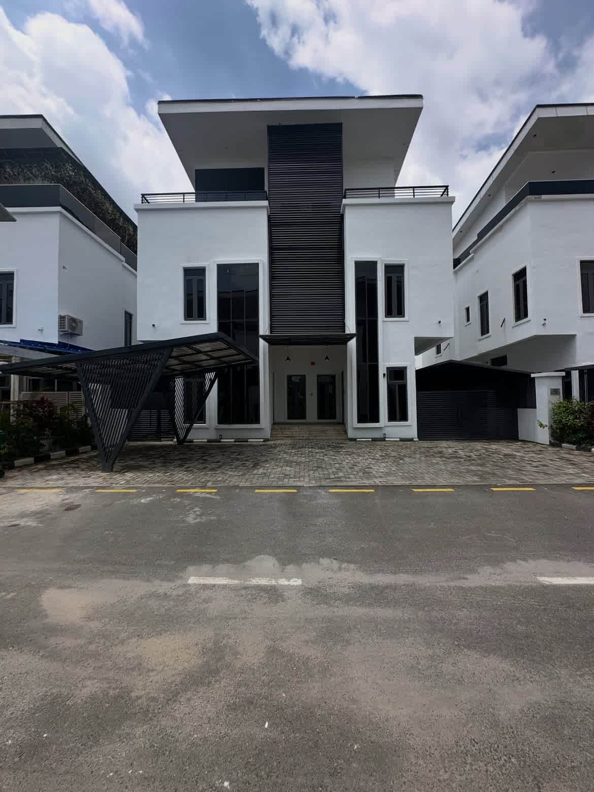 New 4 Bedroom Detached Duplex with Rooftop Balcony in Jahi Abuja | iPropty FOR SALENew 4 Bedroom Detached Duplex 3 Living RoomsAll rooms are en suite with guest toilet optimized