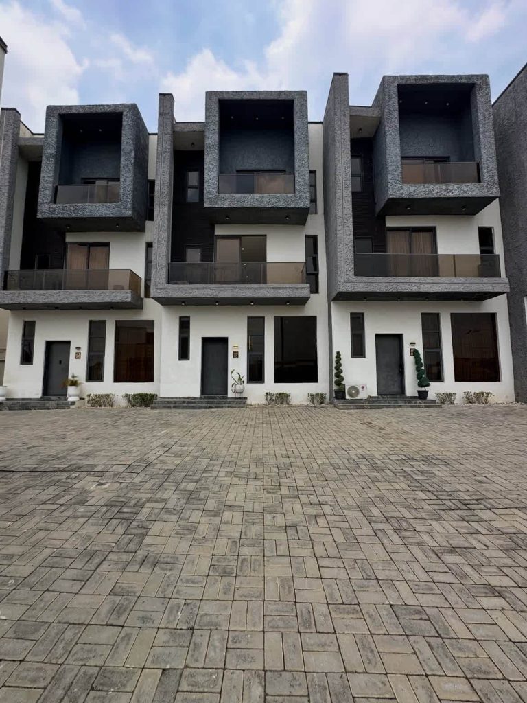 FOR SALEUsed 4 Bedroom Terrace Duplex Boys QuartersAll rooms are en suite with guest toilet 3 optimized 768x1024