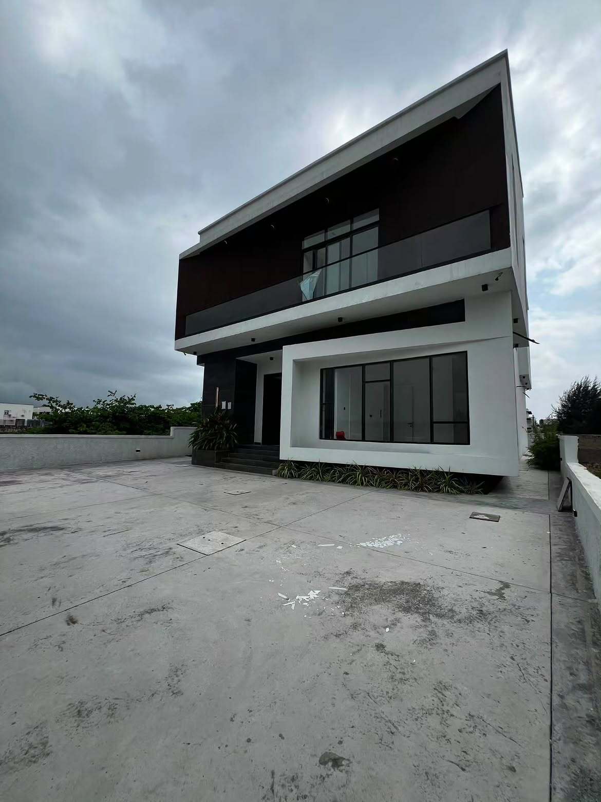 still selling ‼️contemporary and tastefully built 5 bedrooms fully detached duplex with modern